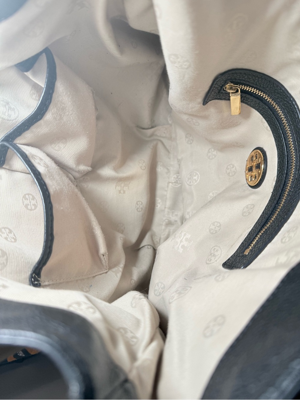 Tory Burch Black Pebbled Leather Hobo Shoulder Bag with Logo - Picture 5 of 17